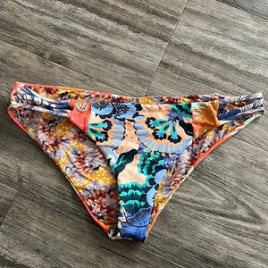 Reversible bikini bottoms